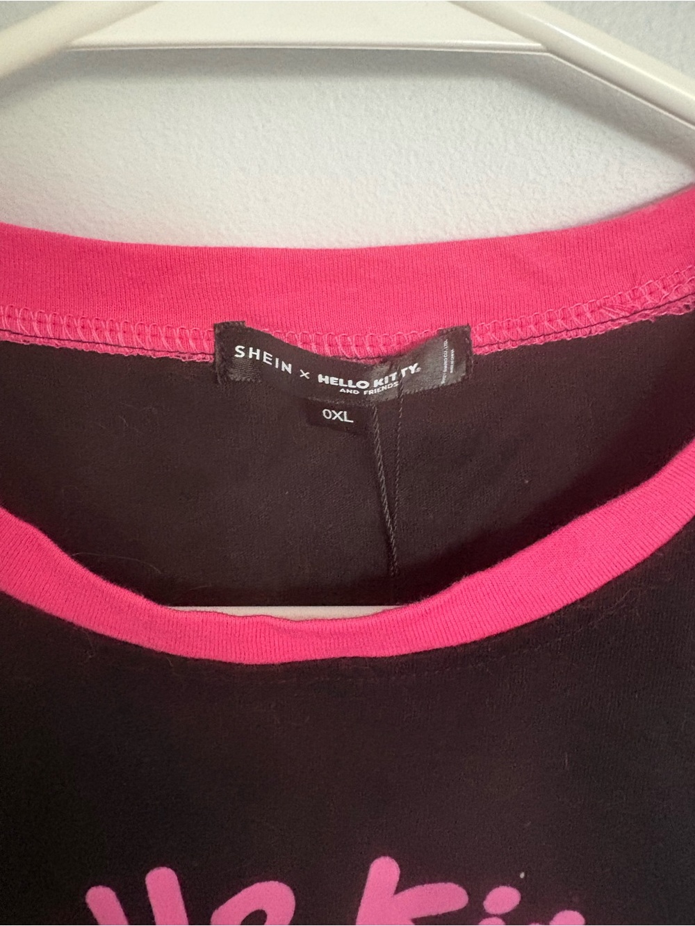 SHEIN Black Crop Tee with Hot Pink Trim Hello Kitty Graphic - Picture 2 of 4